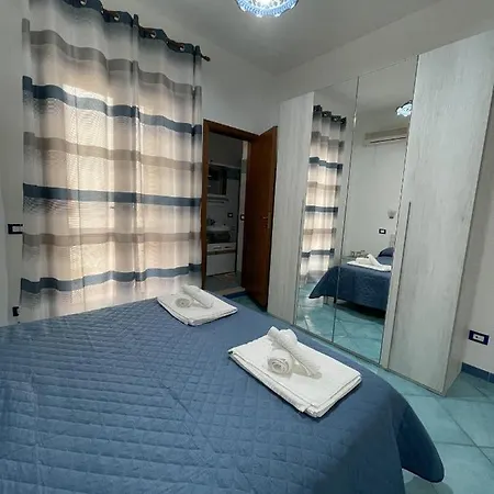 Le Casette Sul Lungomare Apartment *